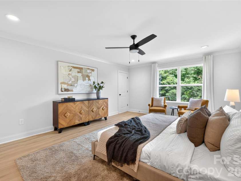 20724 Catawba Avenue, Cornelius, NC 28031.  MLS# CAR4426277, YatesRealty ID 52166. Representation