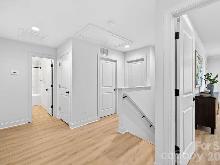 20724 Catawba Avenue, Cornelius, NC 28031.  MLS# CAR4426277, YatesRealty ID 52166. Representation