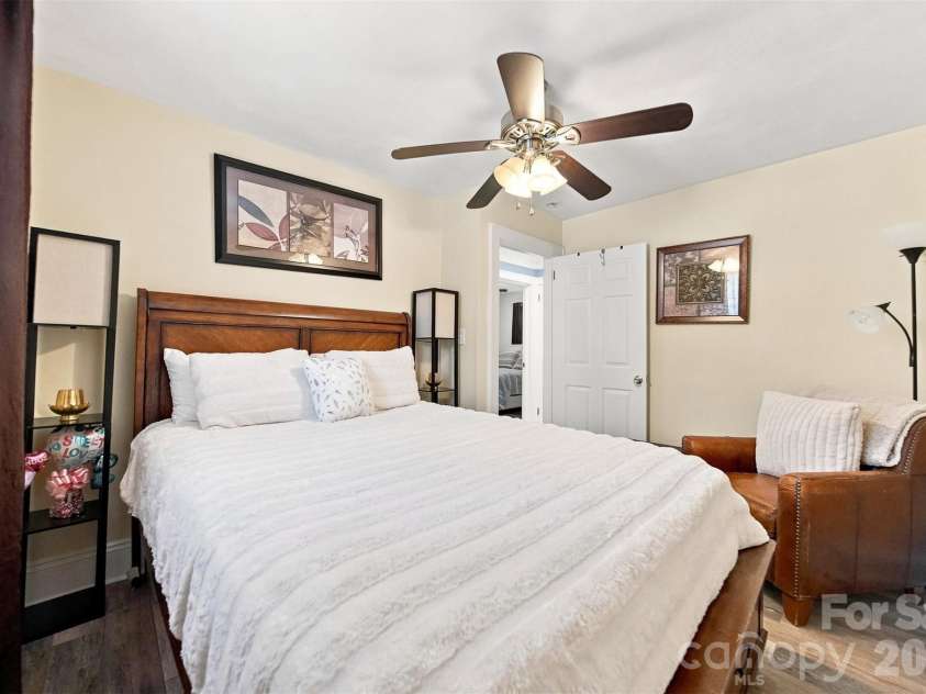 100 30th Avenue, Hickory, NC 28601.  MLS# CAR4421267, YatesRealty ID 52168. 