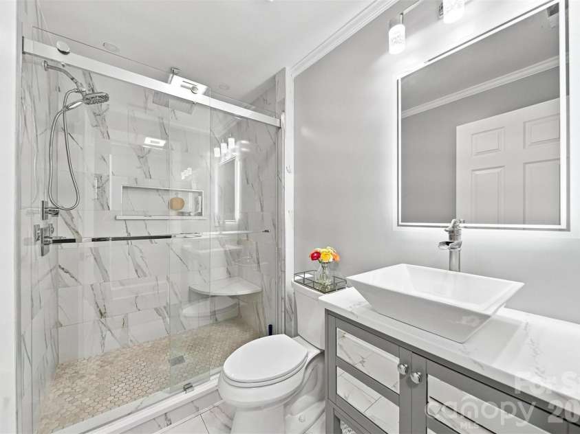 100 30th Avenue, Hickory, NC 28601.  MLS# CAR4421267, YatesRealty ID 52168. 