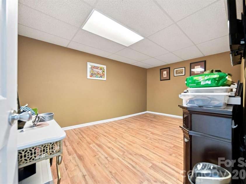 100 30th Avenue, Hickory, NC 28601.  MLS# CAR4421267, YatesRealty ID 52168. 
