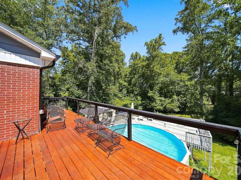 100 30th Avenue, Hickory, NC 28601.  MLS# CAR4421267, YatesRealty ID 52168. 