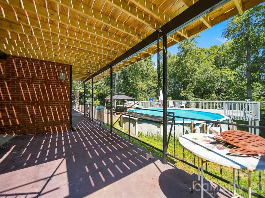 100 30th Avenue, Hickory, NC 28601.  MLS# CAR4421267, YatesRealty ID 52168. 