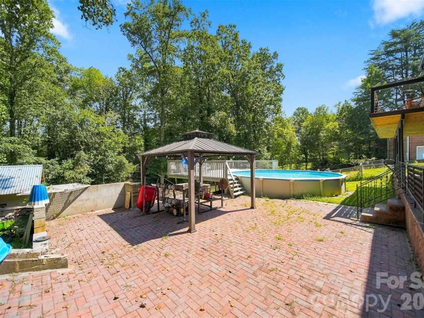 100 30th Avenue, Hickory, NC 28601.  MLS# CAR4421267, YatesRealty ID 52168. 