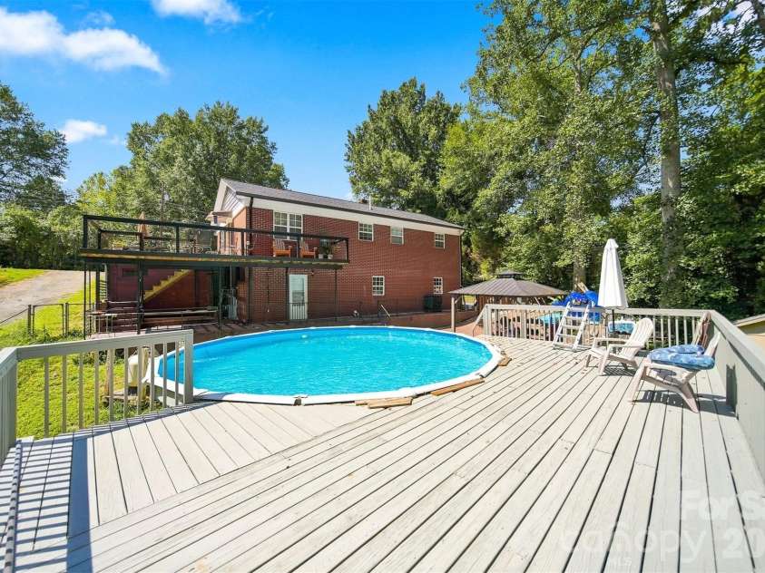 100 30th Avenue, Hickory, NC 28601.  MLS# CAR4421267, YatesRealty ID 52168. 