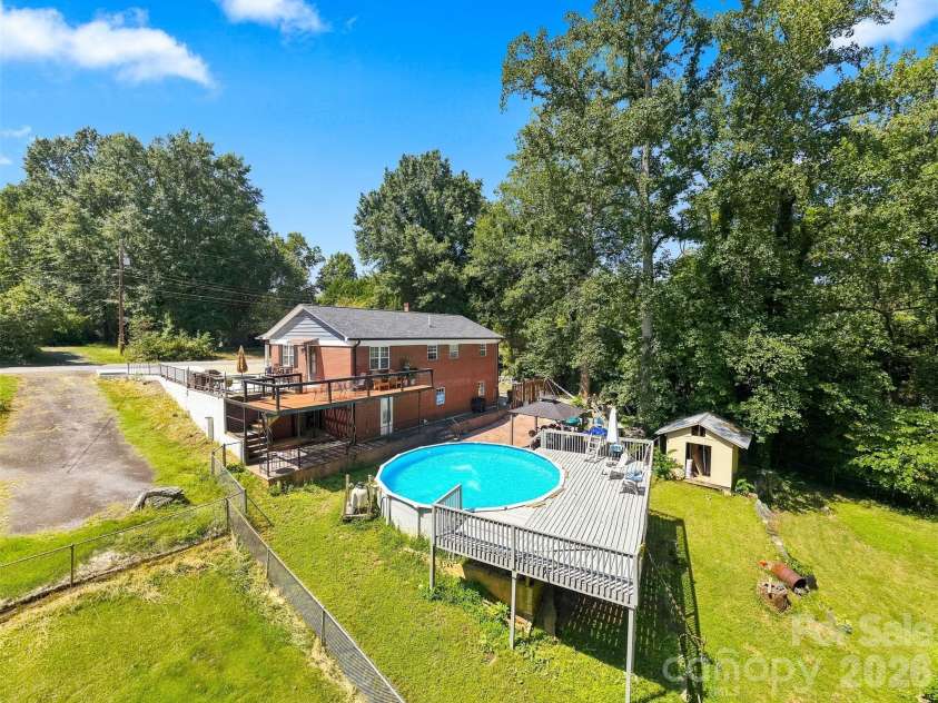 100 30th Avenue, Hickory, NC 28601.  MLS# CAR4421267, YatesRealty ID 52168. 