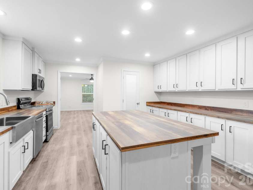 1120 Hammond Carnes Road, Lancaster, SC 29720.  MLS# CAR4426342, YatesRealty ID 52171. 