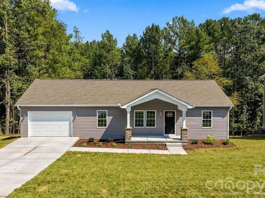 5110 Hanging Rock Court, Hickory, NC 28601.  MLS# CAR4426864, YatesRealty ID 52172. 