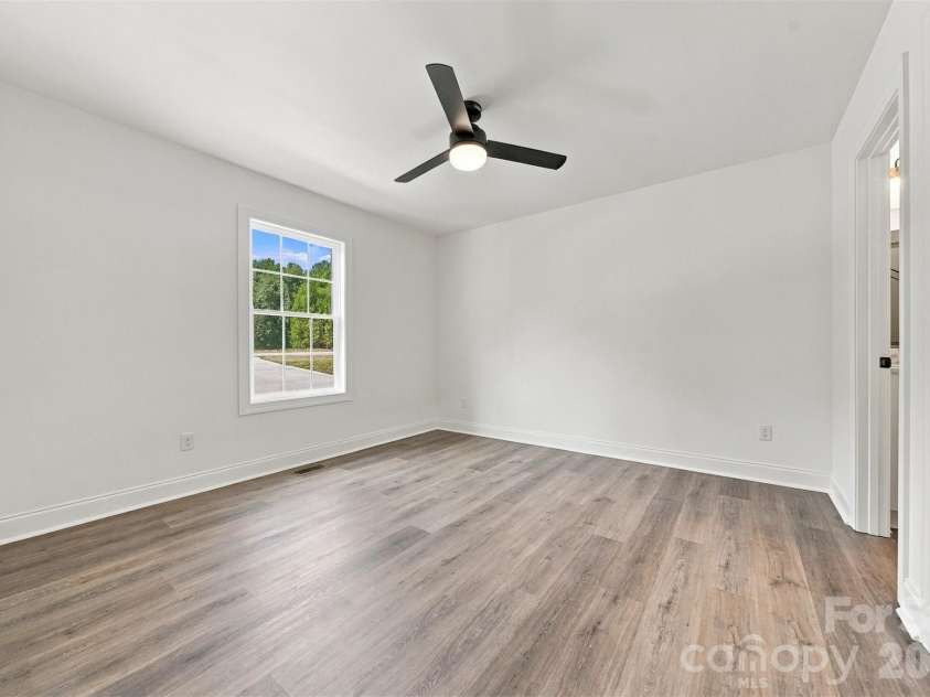 5110 Hanging Rock Court, Hickory, NC 28601.  MLS# CAR4426864, YatesRealty ID 52172. 