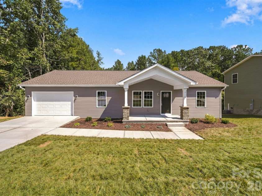 5110 Hanging Rock Court, Hickory, NC 28601.  MLS# CAR4426864, YatesRealty ID 52172. 