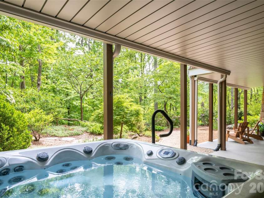 20 Higdon Lane, Fairview, NC 28730.  MLS# CAR4384089, YatesRealty ID 52173. 