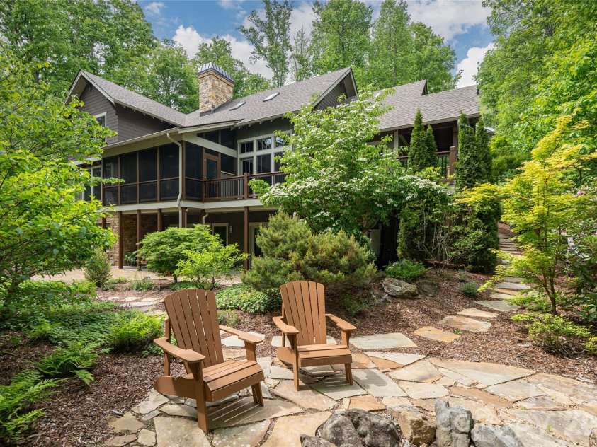 20 Higdon Lane, Fairview, NC 28730.  MLS# CAR4384089, YatesRealty ID 52173. 