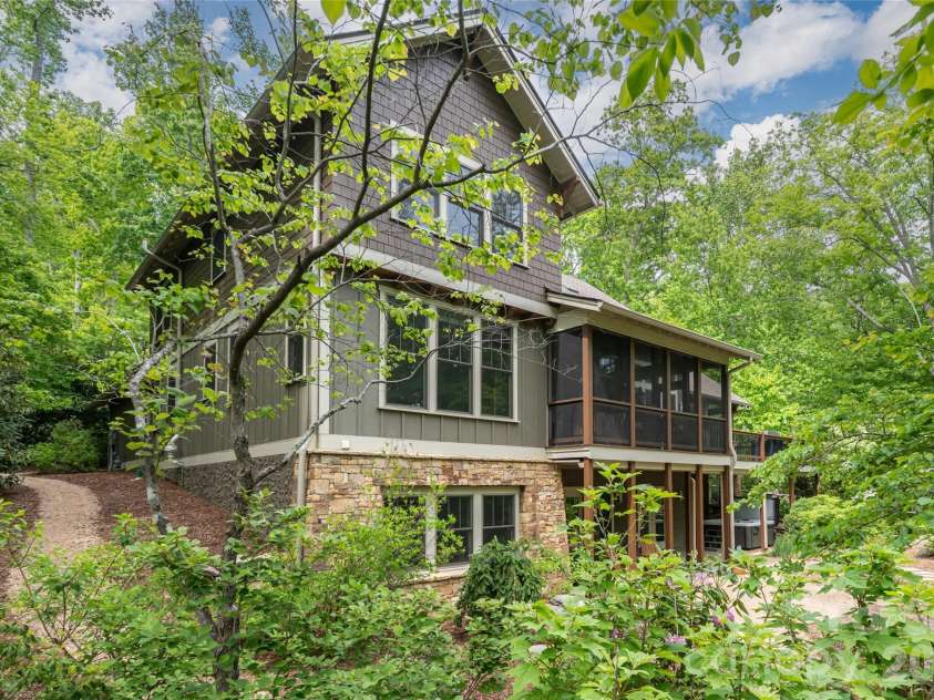 20 Higdon Lane, Fairview, NC 28730.  MLS# CAR4384089, YatesRealty ID 52173. 