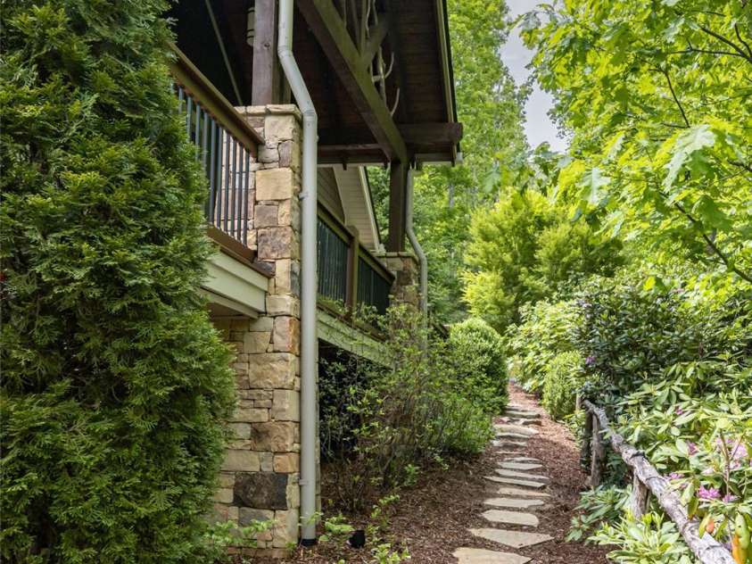20 Higdon Lane, Fairview, NC 28730.  MLS# CAR4384089, YatesRealty ID 52173. 
