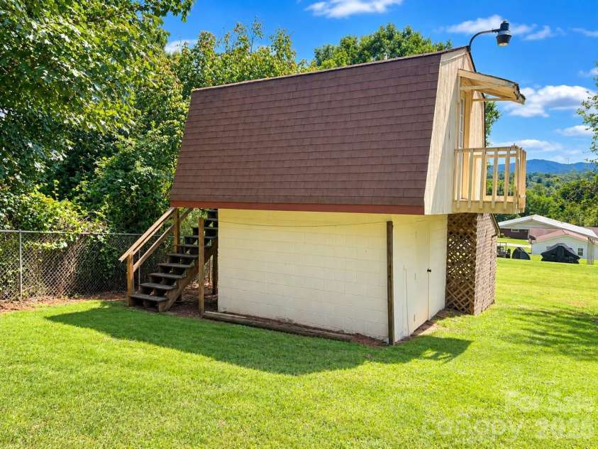 1270 Amherst Road, Morganton, NC 28655.  MLS# CAR4426860, YatesRealty ID 52175. 