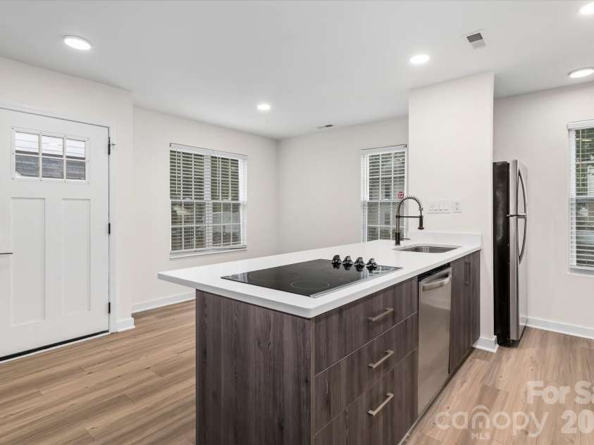 1525 Briar Creek Road, Charlotte, NC 28205.  MLS# CAR4375527, YatesRealty ID 52176. 