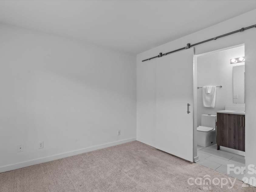 1525 Briar Creek Road, Charlotte, NC 28205.  MLS# CAR4375527, YatesRealty ID 52176. 