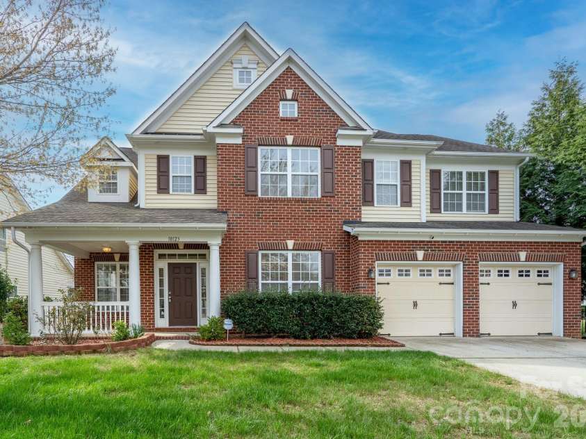 10123 Newtonmore Drive, Charlotte, NC 28278.  MLS# CAR4357437, YatesRealty ID 5218. 