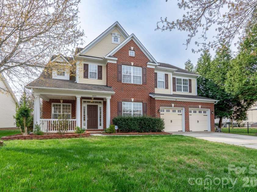 10123 Newtonmore Drive, Charlotte, NC 28278.  MLS# CAR4357437, YatesRealty ID 5218. 