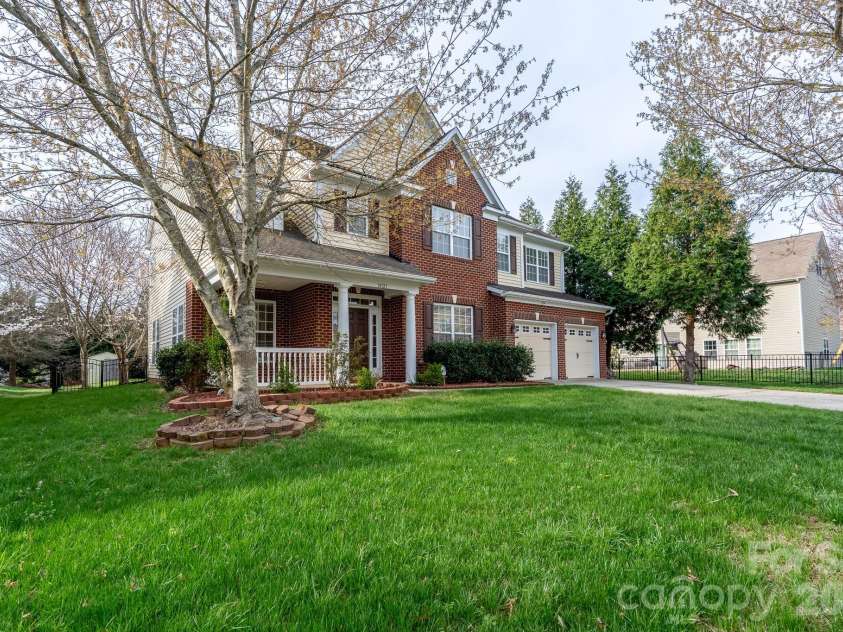 10123 Newtonmore Drive, Charlotte, NC 28278.  MLS# CAR4357437, YatesRealty ID 5218. 