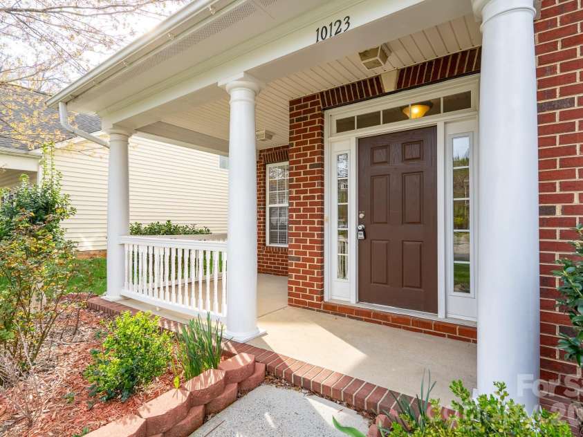 10123 Newtonmore Drive, Charlotte, NC 28278.  MLS# CAR4357437, YatesRealty ID 5218. 