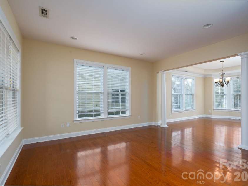 10123 Newtonmore Drive, Charlotte, NC 28278.  MLS# CAR4357437, YatesRealty ID 5218. 