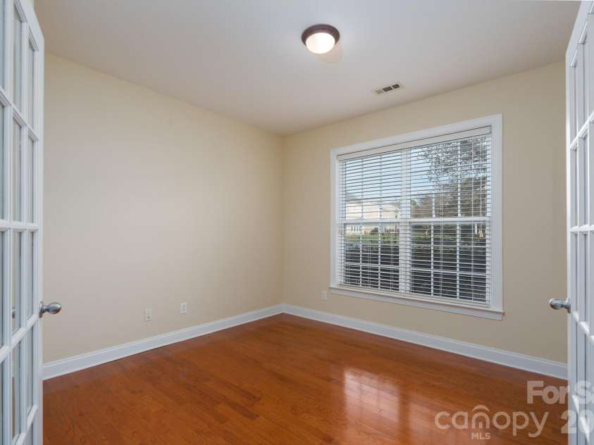 10123 Newtonmore Drive, Charlotte, NC 28278.  MLS# CAR4357437, YatesRealty ID 5218. 