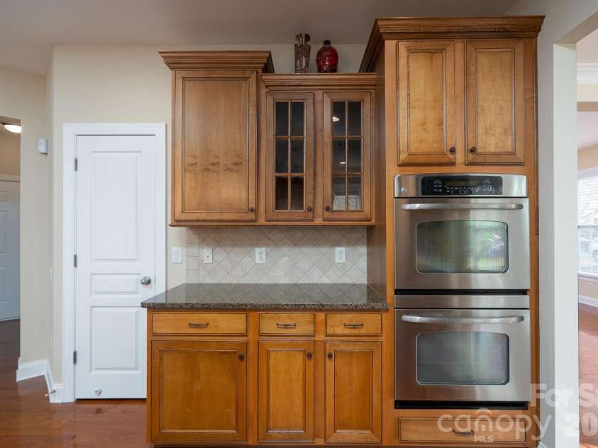 10123 Newtonmore Drive, Charlotte, NC 28278.  MLS# CAR4357437, YatesRealty ID 5218. 