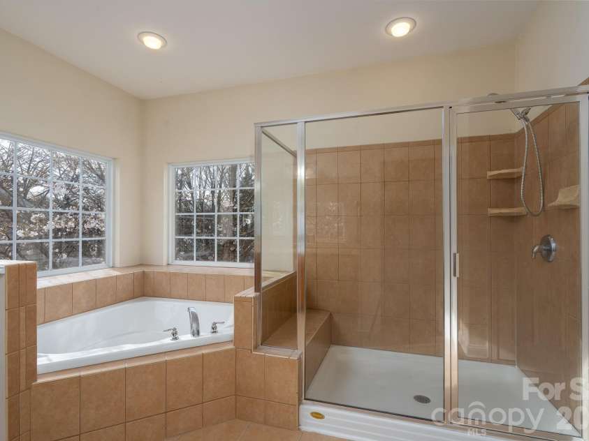 10123 Newtonmore Drive, Charlotte, NC 28278.  MLS# CAR4357437, YatesRealty ID 5218. 