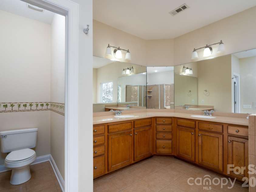 10123 Newtonmore Drive, Charlotte, NC 28278.  MLS# CAR4357437, YatesRealty ID 5218. 