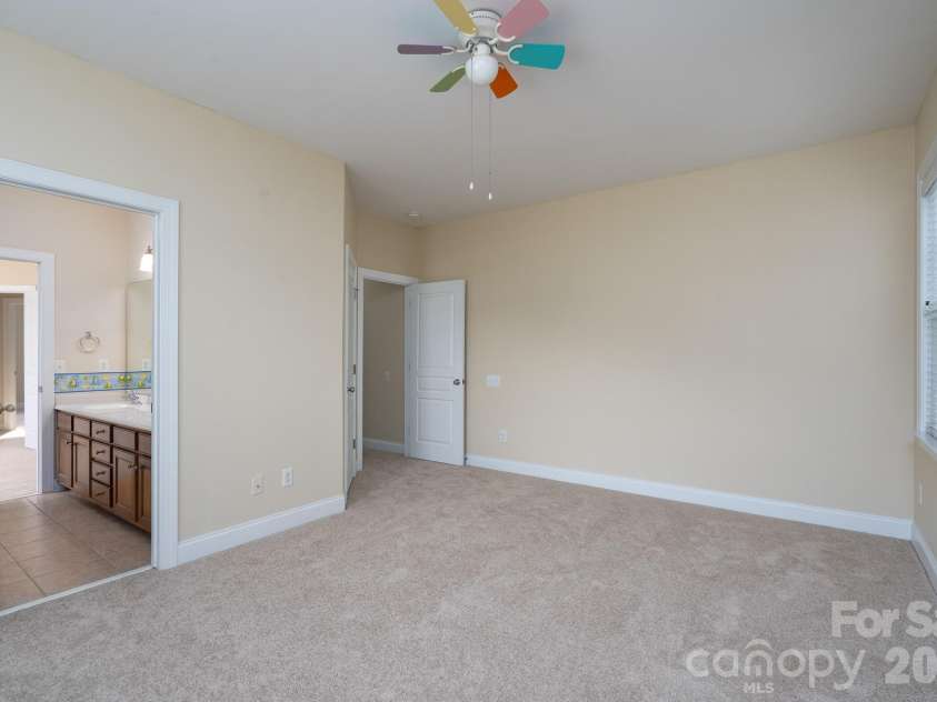 10123 Newtonmore Drive, Charlotte, NC 28278.  MLS# CAR4357437, YatesRealty ID 5218. 