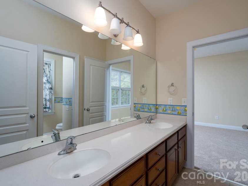 10123 Newtonmore Drive, Charlotte, NC 28278.  MLS# CAR4357437, YatesRealty ID 5218. 