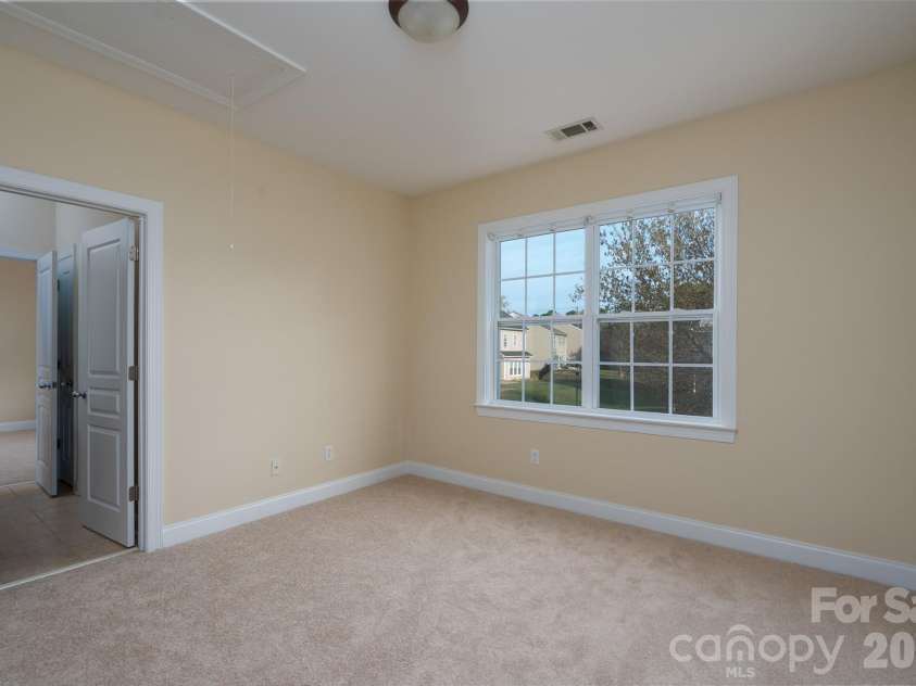 10123 Newtonmore Drive, Charlotte, NC 28278.  MLS# CAR4357437, YatesRealty ID 5218. 