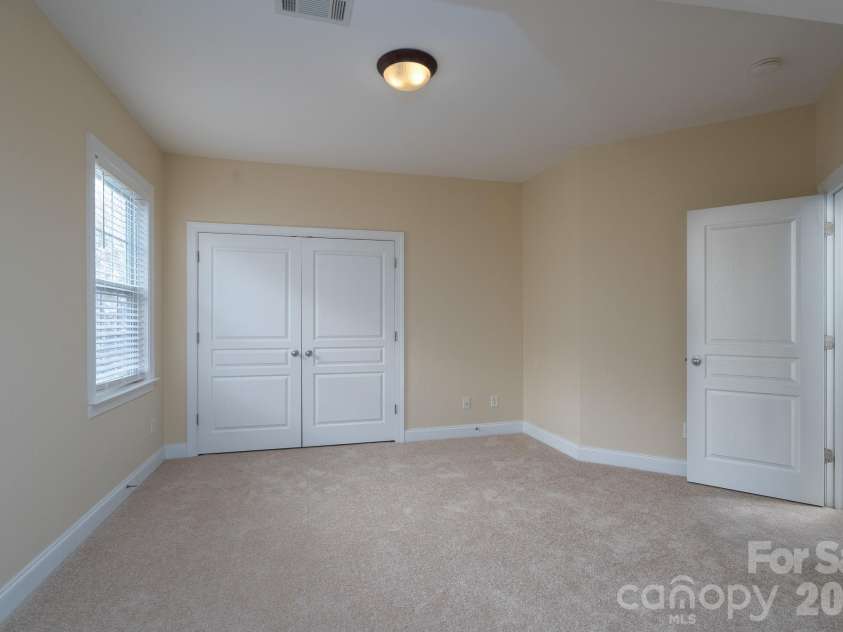10123 Newtonmore Drive, Charlotte, NC 28278.  MLS# CAR4357437, YatesRealty ID 5218. 