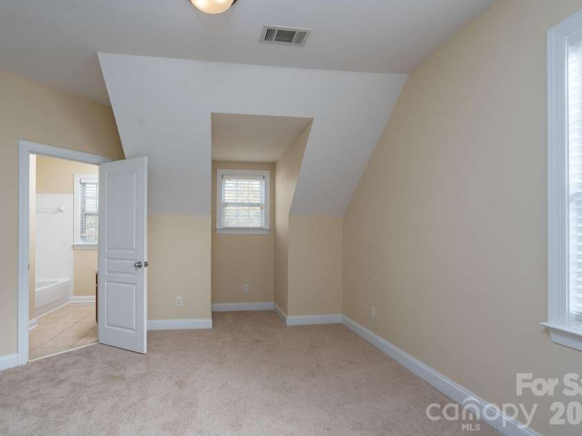 10123 Newtonmore Drive, Charlotte, NC 28278.  MLS# CAR4357437, YatesRealty ID 5218. 
