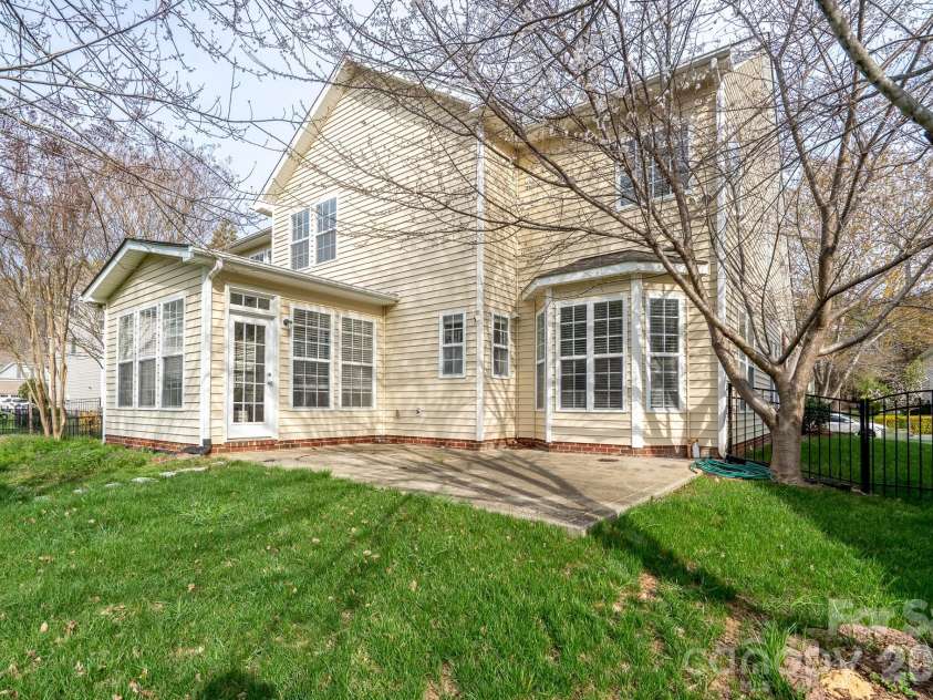 10123 Newtonmore Drive, Charlotte, NC 28278.  MLS# CAR4357437, YatesRealty ID 5218. 