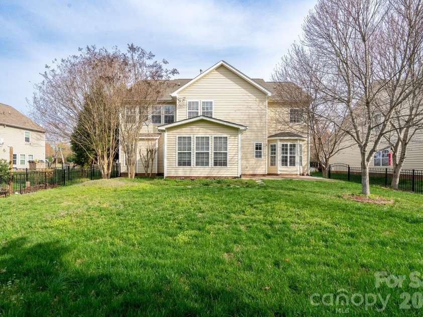 10123 Newtonmore Drive, Charlotte, NC 28278.  MLS# CAR4357437, YatesRealty ID 5218. 