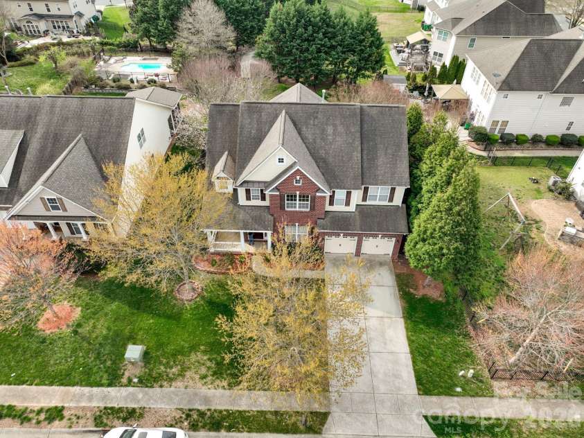 10123 Newtonmore Drive, Charlotte, NC 28278.  MLS# CAR4357437, YatesRealty ID 5218. 
