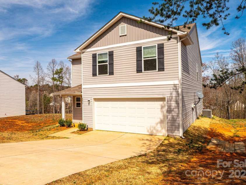 4852 stone Drive, Conover, NC 28613.  MLS# CAR4238378, YatesRealty ID 5218. 