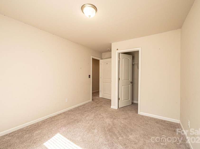 4852 stone Drive, Conover, NC 28613.  MLS# CAR4238378, YatesRealty ID 5218. 