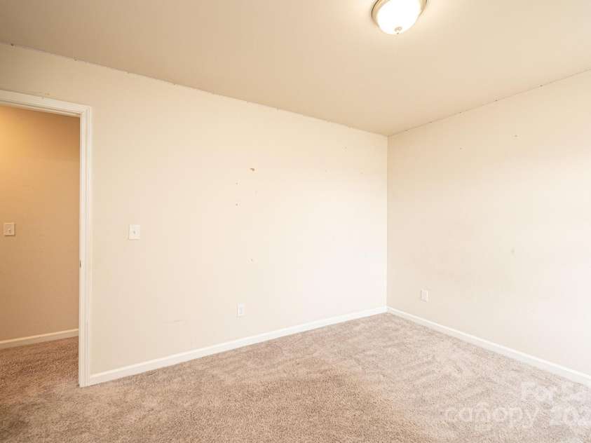 4852 stone Drive, Conover, NC 28613.  MLS# CAR4238378, YatesRealty ID 5218. 