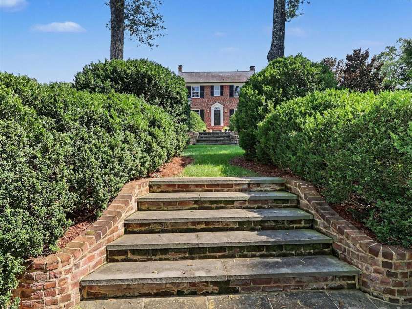 1401 Queens Road, Charlotte, NC 28207.  MLS# CAR4417618, YatesRealty ID 52181. 