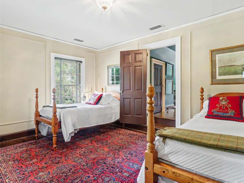 1401 Queens Road, Charlotte, NC 28207.  MLS# CAR4417618, YatesRealty ID 52181. Bedroom 4