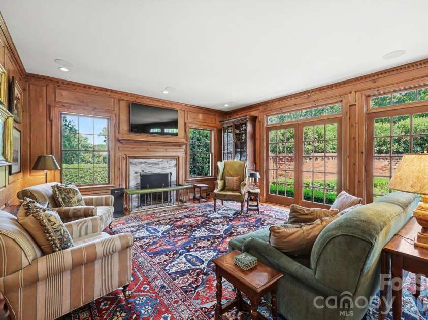 1401 Queens Road, Charlotte, NC 28207.  MLS# CAR4417618, YatesRealty ID 52181. Family room