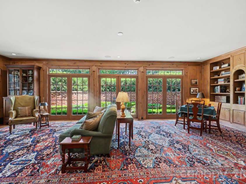 1401 Queens Road, Charlotte, NC 28207.  MLS# CAR4417618, YatesRealty ID 52181. Family Room