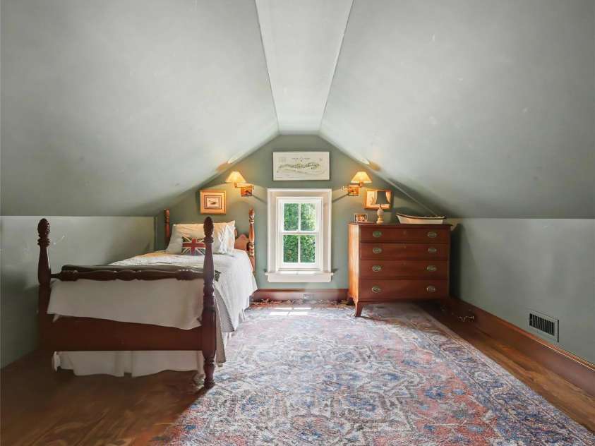 1401 Queens Road, Charlotte, NC 28207.  MLS# CAR4417618, YatesRealty ID 52181. Flex space, 5th bedroom