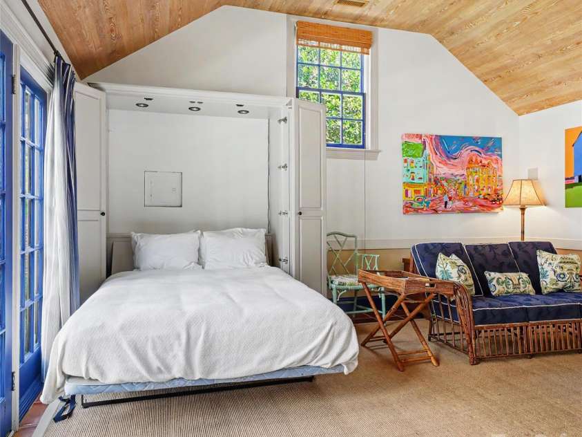 1401 Queens Road, Charlotte, NC 28207.  MLS# CAR4417618, YatesRealty ID 52181. Guest House