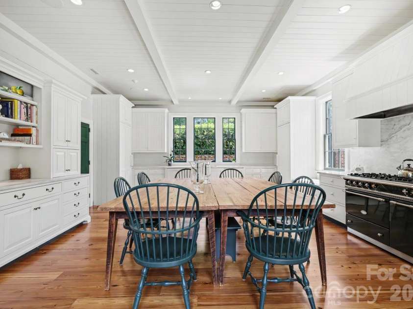 1401 Queens Road, Charlotte, NC 28207.  MLS# CAR4417618, YatesRealty ID 52181. Kitchen