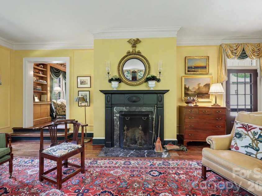 1401 Queens Road, Charlotte, NC 28207.  MLS# CAR4417618, YatesRealty ID 52181. Living Room