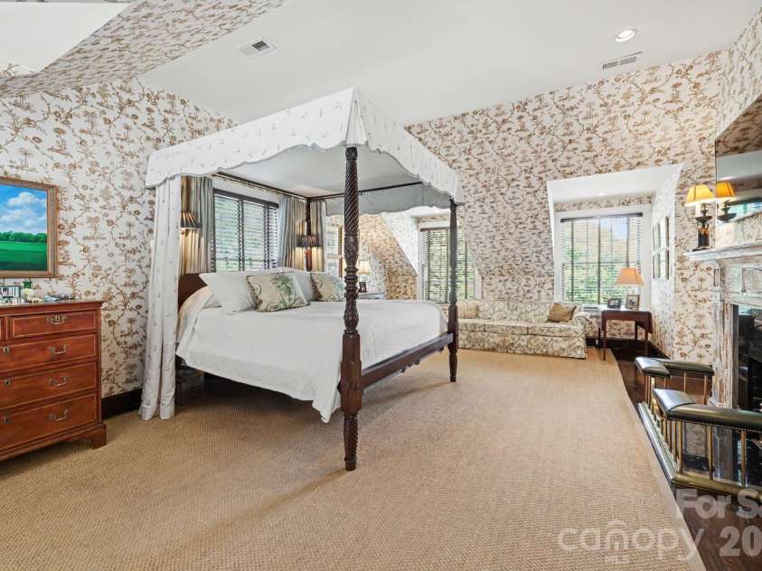1401 Queens Road, Charlotte, NC 28207.  MLS# CAR4417618, YatesRealty ID 52181. Primary Bedroom